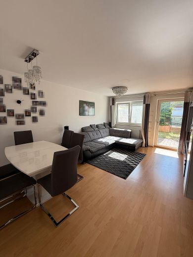 4-Zimmer Wohnung, Garten, Terrasse, Provisionsfrei – Wohnzimmer