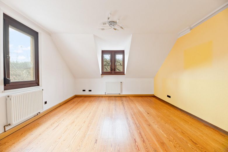 und originalem Dielenboden