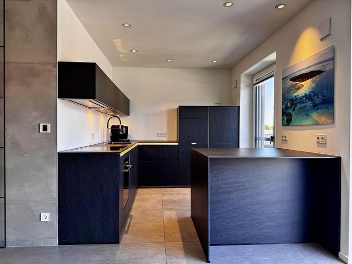 Penthouse met sauna, open haard, SmartHome, 2 TG-plaatsen direct bij het St. Franziskus-hospital – 08 Küche