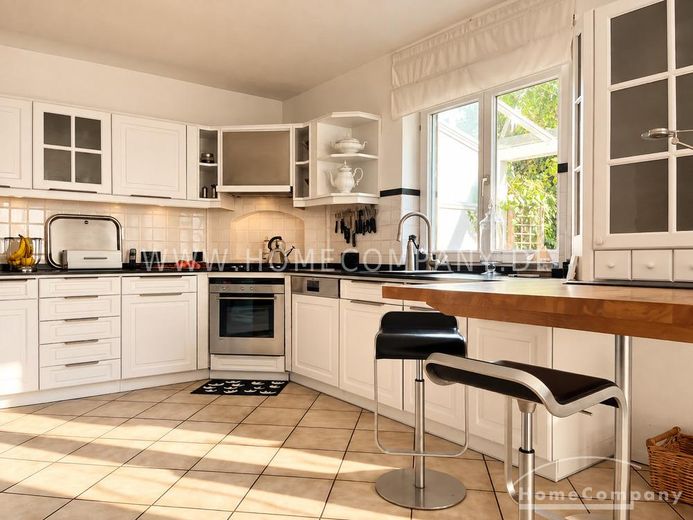 Voll möbliertes 6-Zimmer-Haus mit schönem Garten – 9362a6dcb12c2ad8c290ccc90697a5dbbfedce5c.jpg