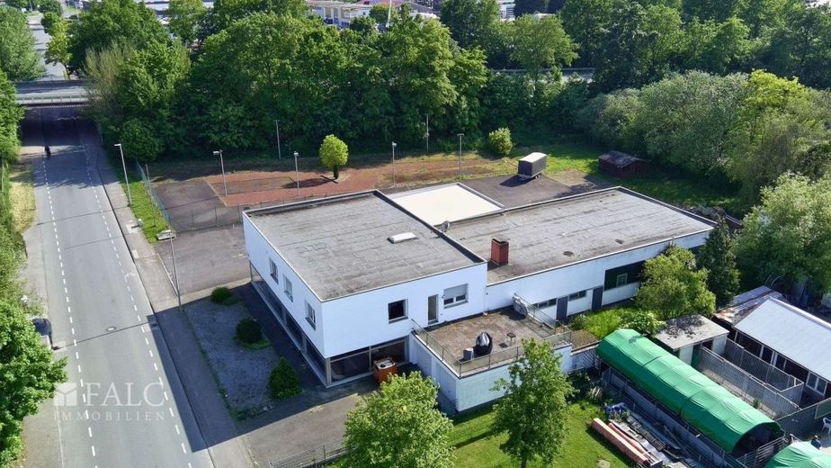 Vielseitiger Gewerbestandort mit Halle, Ausstellung, Büroflächen und großem Grundstück in Coesfeld – Außenansicht
