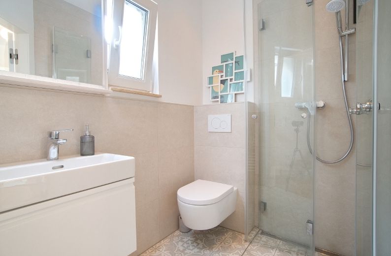Willkommen in Ihrem neuen Zuhause – Schöne, möblierte Atelierwohnung im Dachgeschoss – 3ab6006ffca1dc52395c4bd4814879bdb931f198.jpg