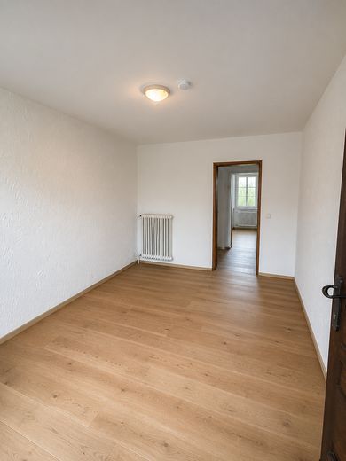 2-Zimmer Wohnung am Waldrand – Wohnzimmer - Durchgang