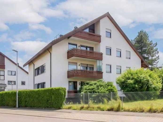 Zentral in Trossingen - Wohlfühlwohnung mit Balkon und Garage – Photo 1