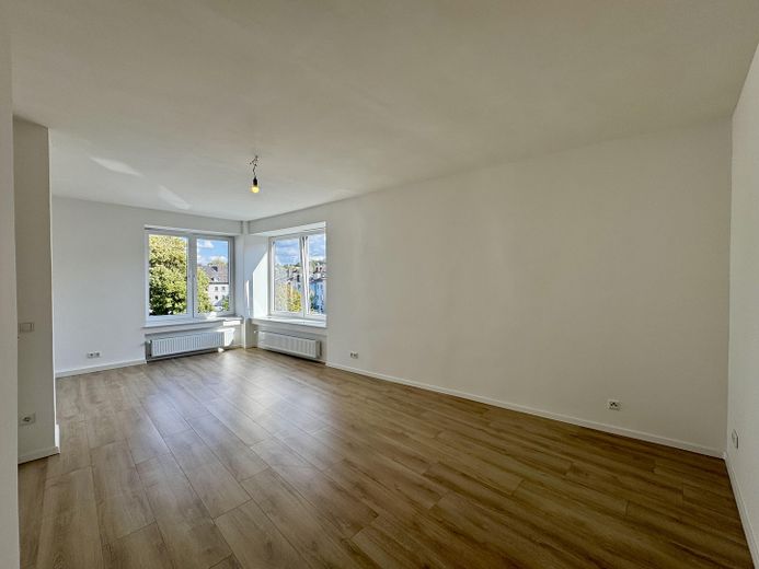 Frisch sanierte Penthousewohnung – Barrierefrei mit Aufzug – Top-Lage über den Dächern von Witten – Wohnzimmer