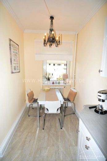 Kiel, Blücherplatz’ta çok güzel döşenmiş şehir dairesi – d4dc842b5a180f8afe13da72e3733334df744d7f.jpg