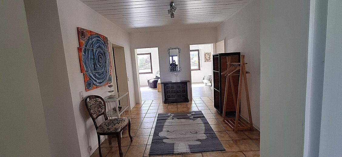 Zweifamilienhaus plus Appartement - Provisionsfrei – Obergeschoss