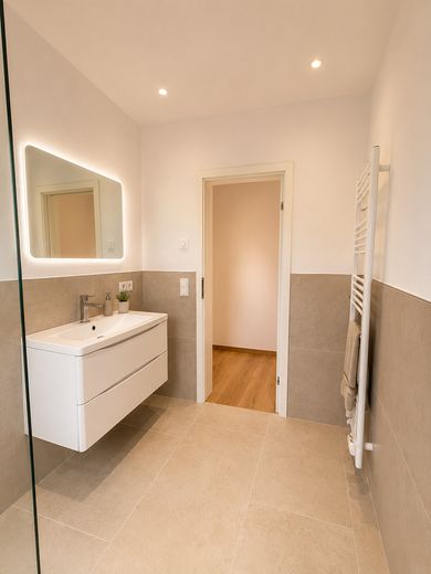 Sanierte ein Familienhaus – Dusche EG