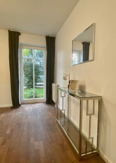 Top Möbliert / Fully furnished: Elegante 3-Zi-Gartenwohung, WLAN, Home Office, TG-Stellplatz – Foto 11