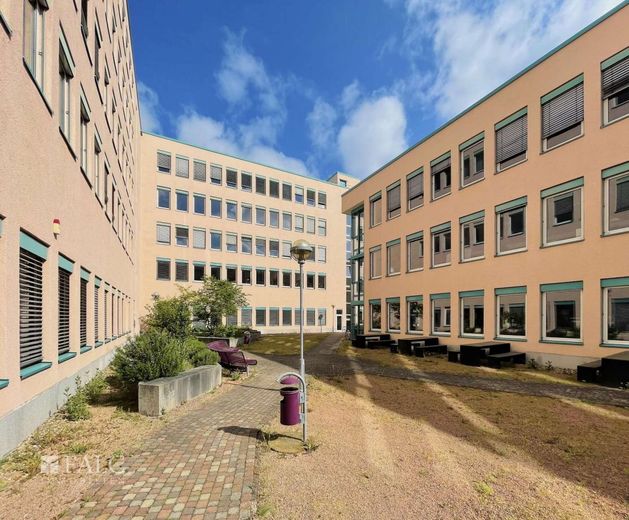 Büroflächen ab 240 m² zur Miete. Nur 9,50 EUR/m² Kaltmiete! – Ansicht Innenhof