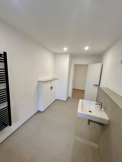 3-Raum DG-Wohnung mit neuer Einkauküche in Meerane - Erstbezug hochwertig saniert – Badezimmer