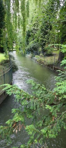 Bachlauf im "eigenen Park"