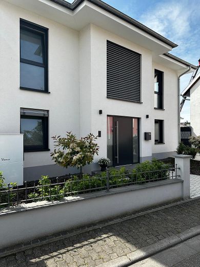 Modernes Traumhaus mit Pool - großzügiges Wohnen in Steinfeld – Eingang