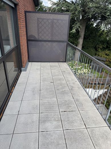 Erstbezug nach Sanierung: 2-Zimmer-Wohnung mit großem Balkon & Gartenblick in Duisburg-Rahm! – Balkon