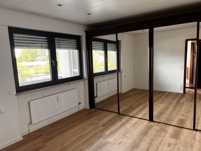 Otwarty 2-pokojowy apartament z balkonem i widokiem na Johannisberg – Schlafzimmer