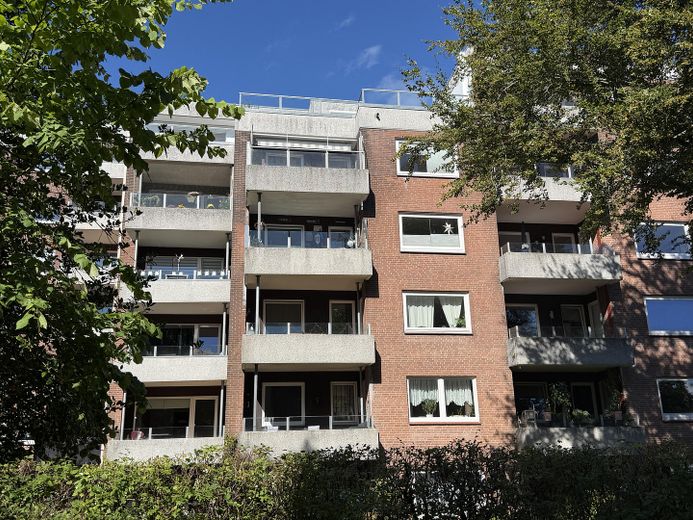 Penthousewoning met groot dakterras en nabij de Förde van particulier – Hausansicht zur Dachterrasse