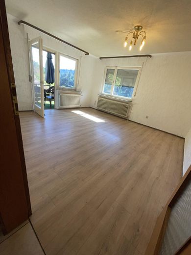 Sonnige Dachgeschosswohnung mit Terrasse in Lauterbach (Schwarzwald)– 4,5 Zimmer, Garage inklusive! – Foto 10