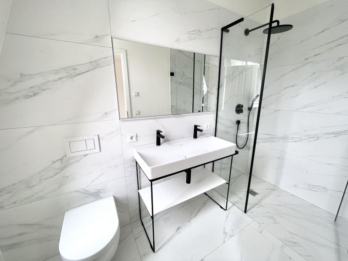 Bad mit bodengleicher Dusche