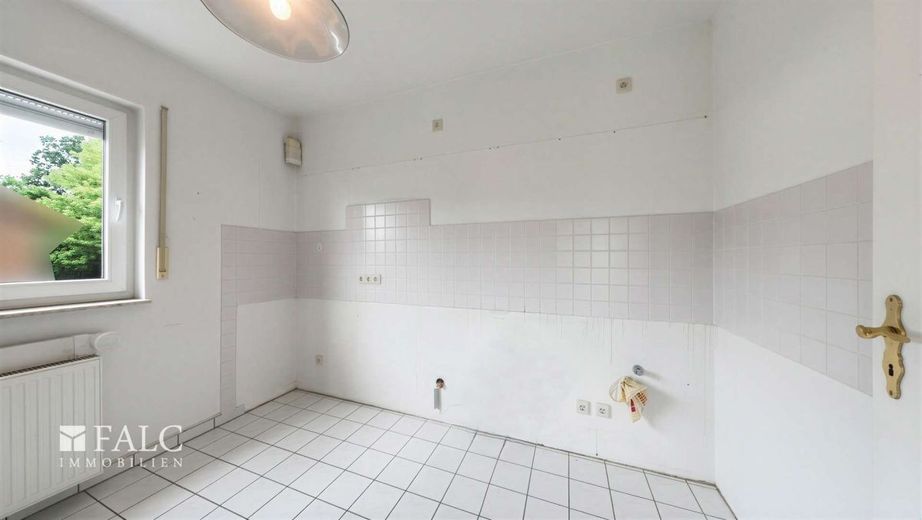 2-kamerappartement met balkon, parkeerplaats en kelder - perfect voor singles of 2 personen – Küche