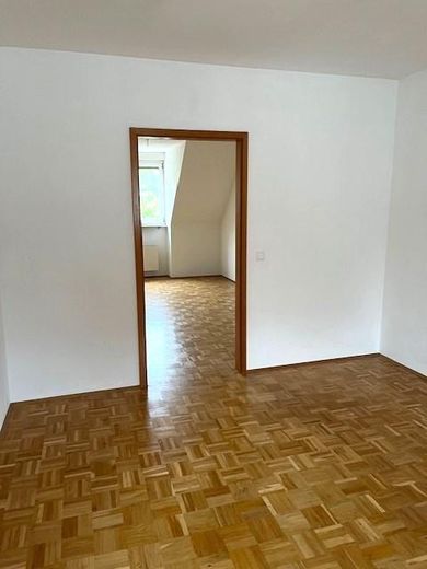 Gemütliche, helle 2,5-Zimmer-Dachgeschosswohnung in zentraler Lage – Zugang Schlafzimmer