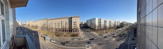 Freie 4 Zi., 4.OG, Karl-Marx Allee/Andreasstr. 46, direkter Blick auf Fernsehturm & Frankfurter Tor – 180° Balkonzimmer
