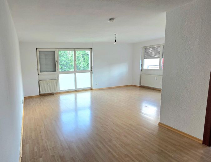 Zum Wohlfühlen, 3,5-Zimmer Wohnung mit Balkon in Sindelfingen Nord – Wohnzimmer2