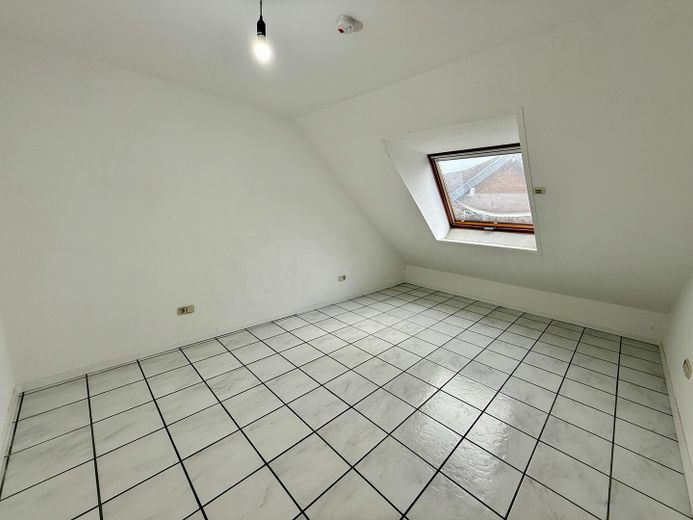 Bezugsbereit: 4-Zimmer Eigentumswohnung mit Balkon in ruhiger Lage in Keldenich – Schlafzimmer