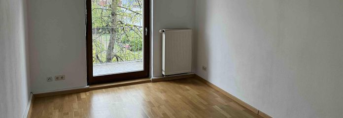 Martinsviertel, Südbalkon, 3 ZKB mit EBK - ruhig, attraktiv mit Charme – von Privat – Balkonzimmer