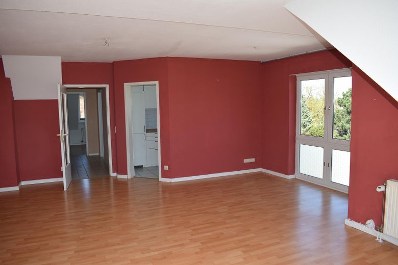 Provisionsfrei! 3-Zimmer Maisonette im 3. OG – Wohnzimmer (I)