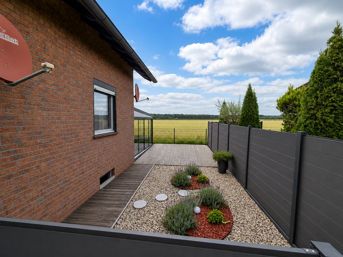 Großzügiges Zweifamilienhaus in ruhiger Feldrandlage mit Sommergarten, Balkon, Terrasse & Garage – Foto 5