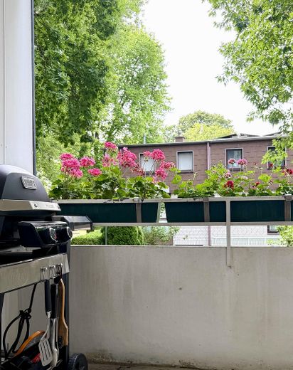 Quiet, green & close to the city center 3-room 74 sqm apartment with SW loggia at Grafenberger Wald – Balkon 1