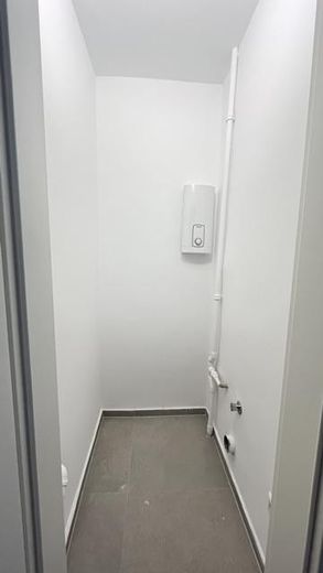 Nähe Wasserturm - sanierte Einzimmerwohnung mit großem Balkon – Kammer