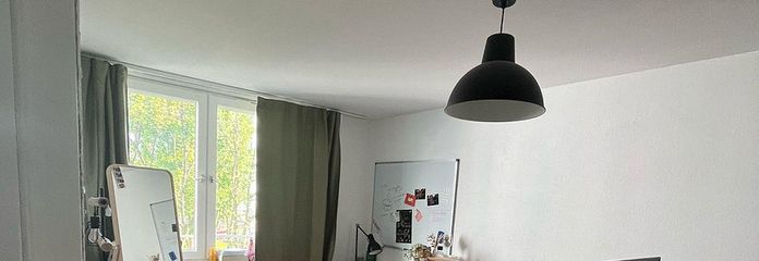 Arbeitszimmer (möbliert)