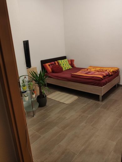 Schön geschnittene 2-Zimmer-Wohnung mit Einbauküche in ruhiger Lage nahe Bahnhof. – Foto 9