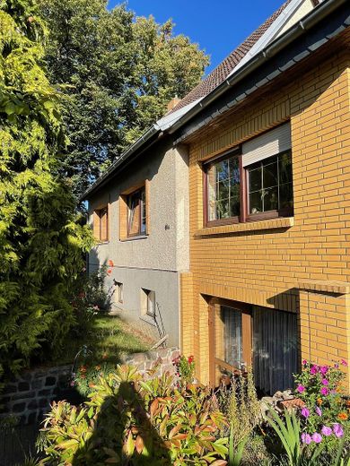 Vorderansicht des Wohnhauses