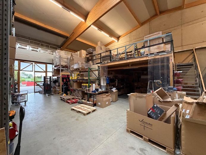 Lager- und Produktionshalle mit Büro – Lagerhalle_Werkstatt