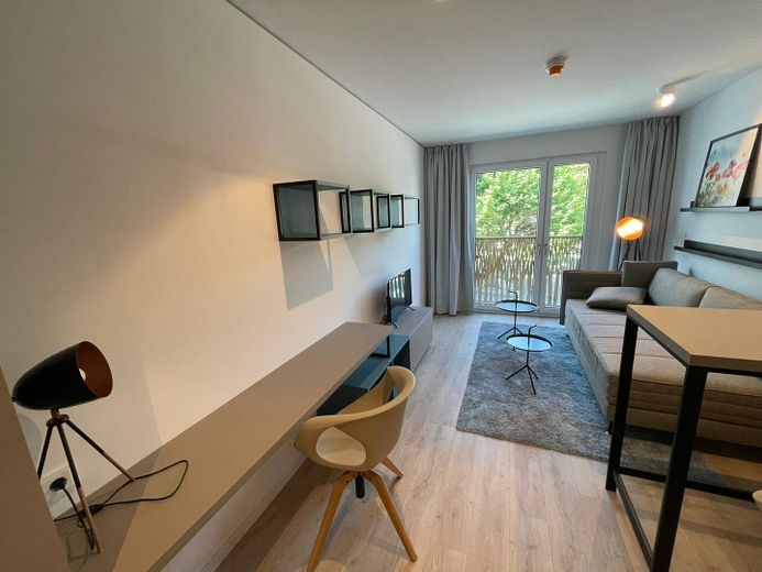 Modernes Apartment im Neubau im Gallusviertel, Monatsweise – Blick von Eingangstüre