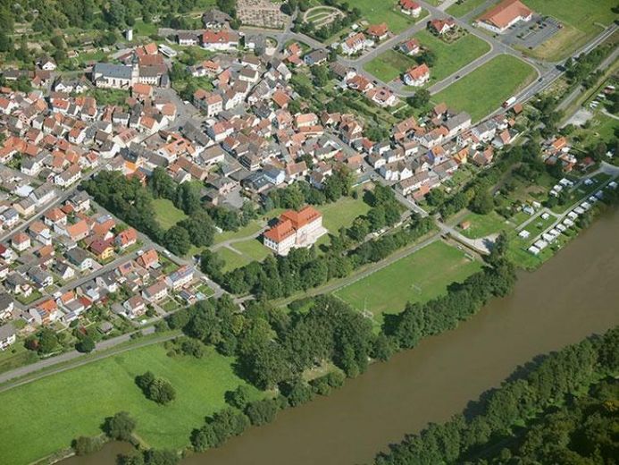 Schloß zu verkaufen - Hotel / Wohnanlage / Tagungszentrum / Firmenzentrale – Foto 1