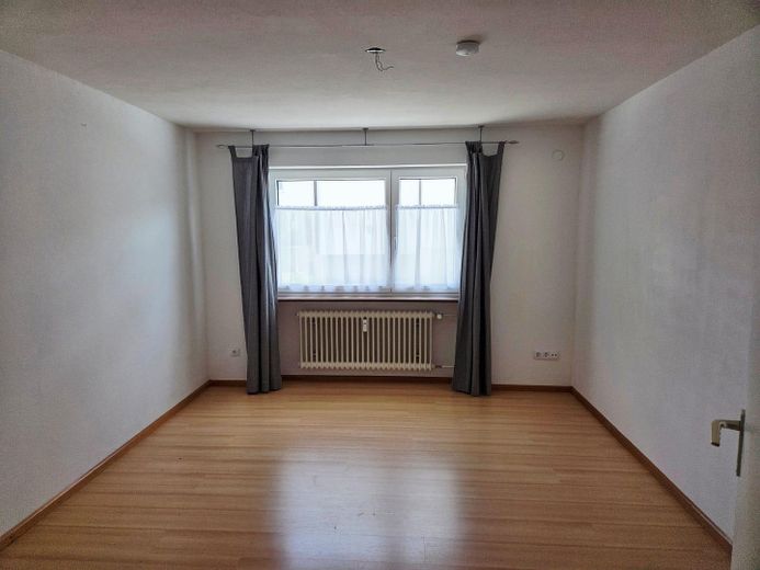 Super Lage: Attraktive 2 Zi, Kü, Bad, Keller, Trockenraum, Stellplatz, Garten zur Mitbenutzung – Foto 18