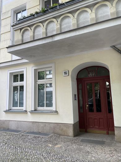 Encantador apartamento antiguo con balcón y ascensor en Hufelandstraße, Prenzlauer Berg – Foto 12