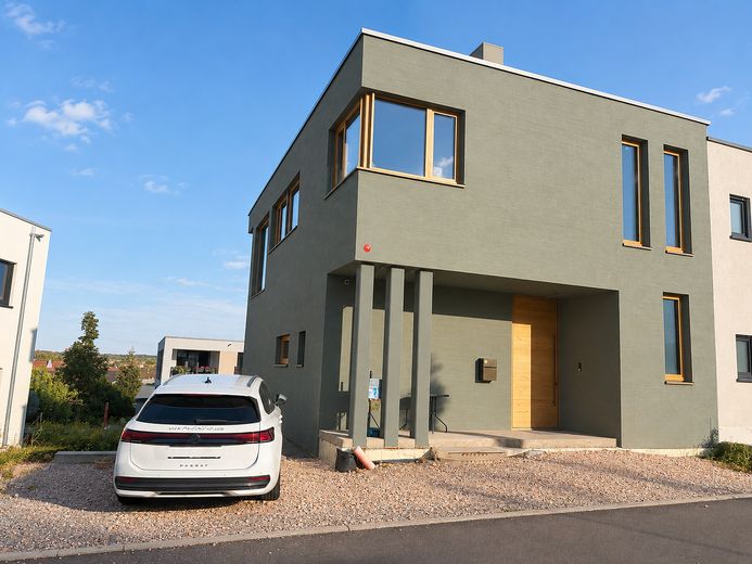 Hochwertiges Architektenhaus im Bauhausstil – Saarbrücken-Ensheim – Vorderansicht
