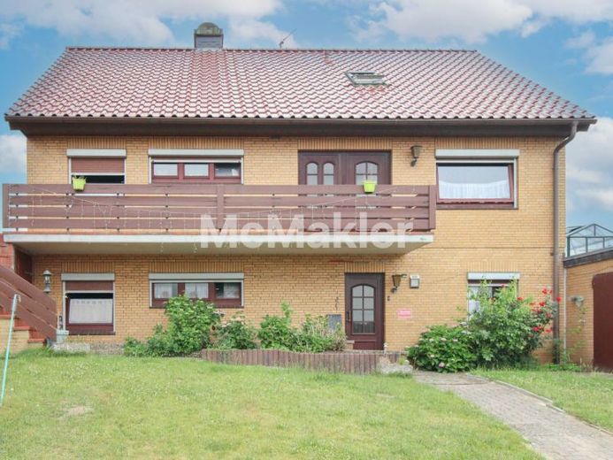Casa unifamiliare parzialmente ristrutturata con appartamento indipendente a Nehmten-Bredenbek anche per più generazioni – Foto 1