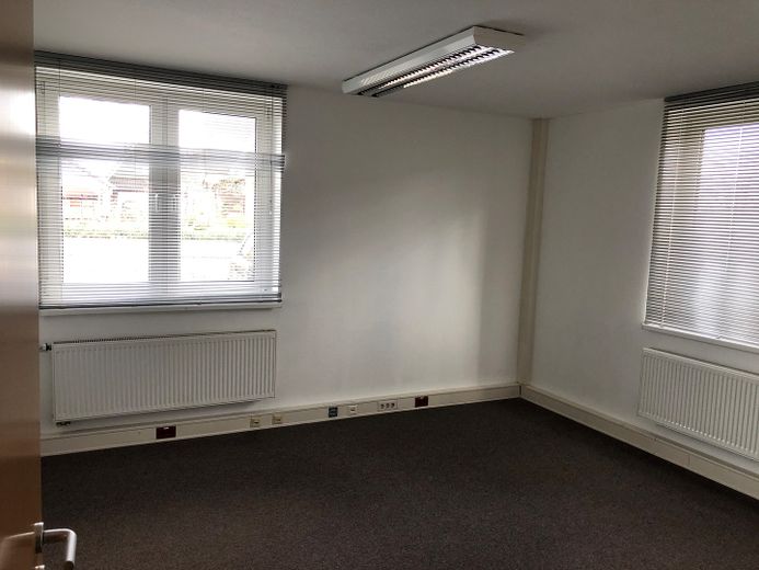 Lager/ Produktionshalle ( mit Büro ) – Büro 1
