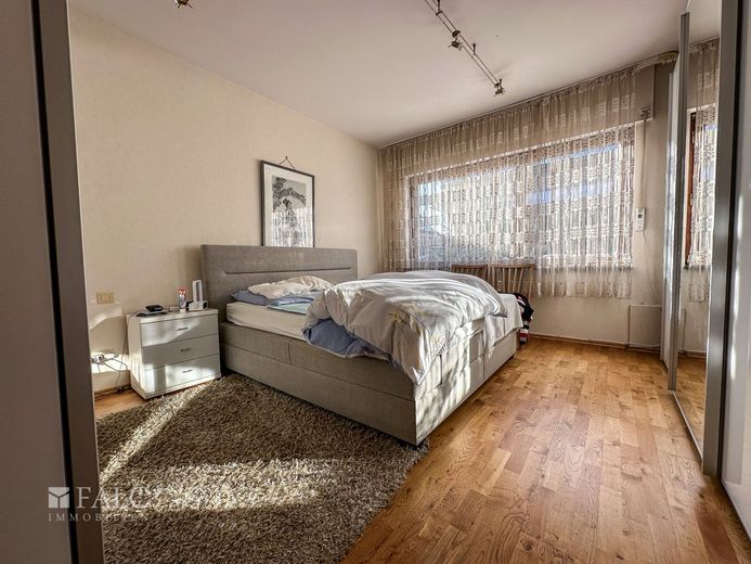 Lukratives Dreiergespann - Gewerbefläche mit Zahnarztpraxis und Wohnung – Schlafzimmer