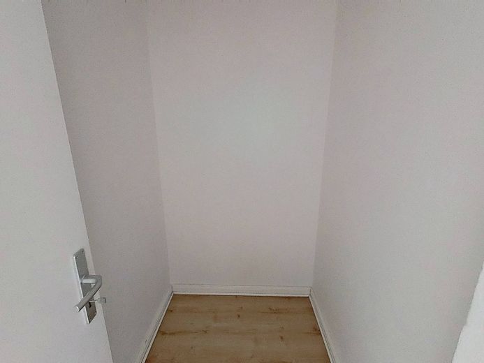 **ДО 3 ХОЛОДНИХ ОРЕНД ЯК ПОДАРУНОК ПРИ ЗАСЕЛЕННІ** Світла 4-кімнатна квартира з БАЛКОНОМ та продуманим плануванням – Abstellraum