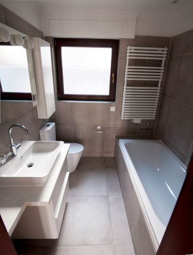 Luxuriöse 3-Zimmer Wohnung in Hoffnungsthal, edle Einbauküche mit Vollausstattung – Badezimmer 1