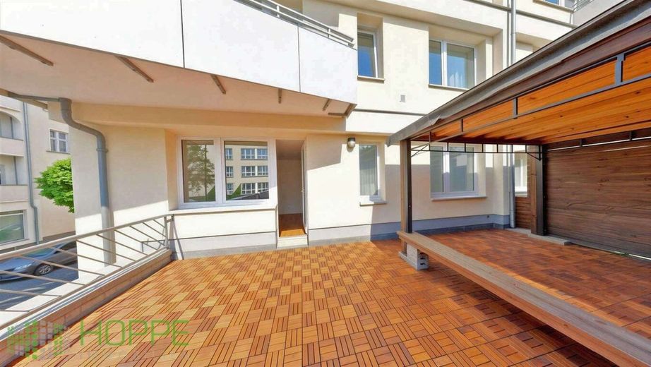 Mitte - Sofortbezug: Wohnung mit riesiger Sonnenterrasse in Gesundbrunnen (KEINE Käuferprovision) – Terrasse (KI generiert)