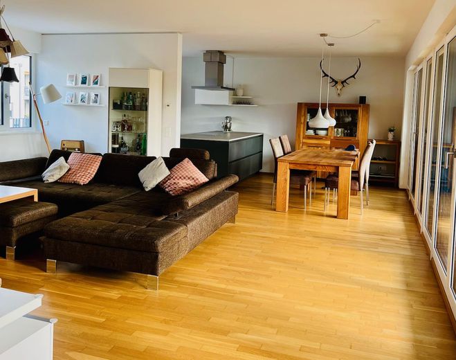 Wohn-/Esszimmer Küche