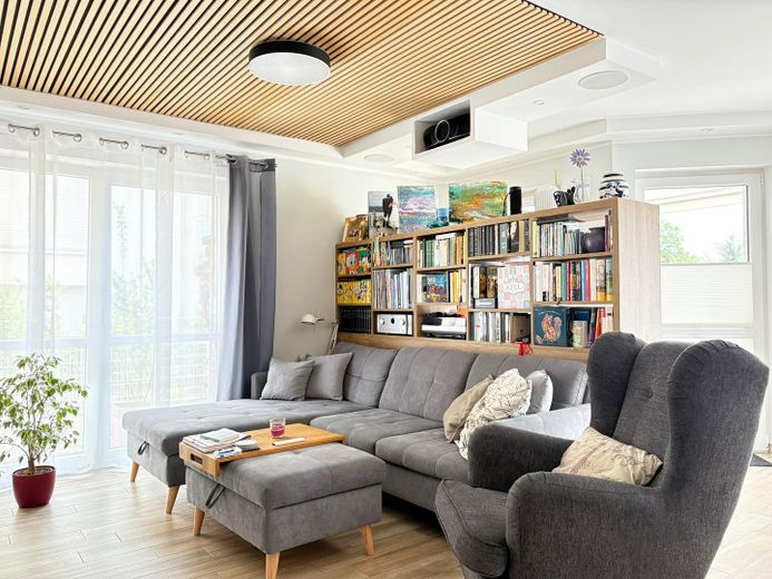 Für alle Lebensphasen: Moderne, barrierefreie EG-Wohnung mit Garten am Stadtpark Dietzenbach – Wonnzimmer