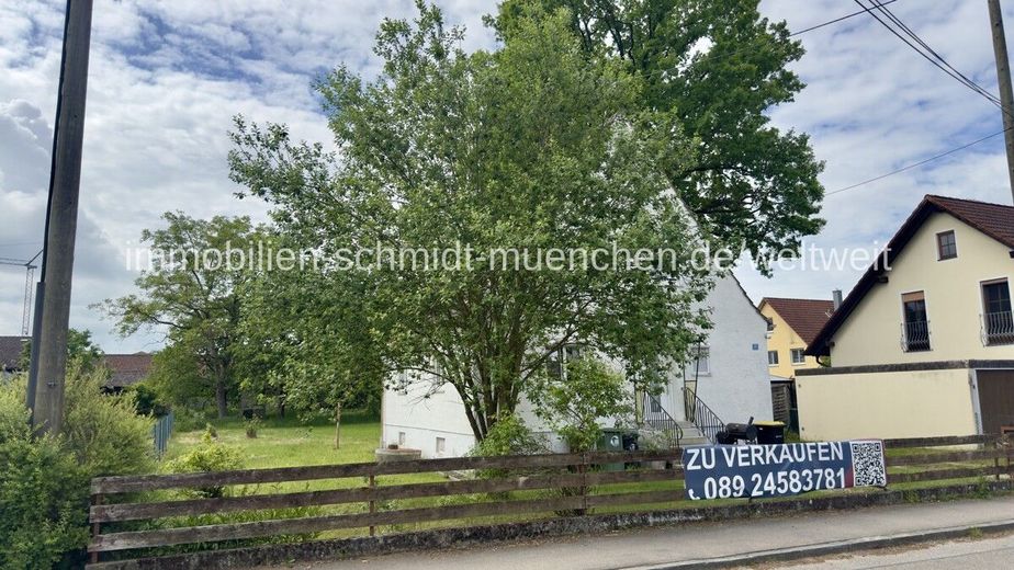Bauträger oder Bauherren gesucht!
Wohnbaugrundstück für
bis zu zwei Gebäudekörper – Straßenansicht